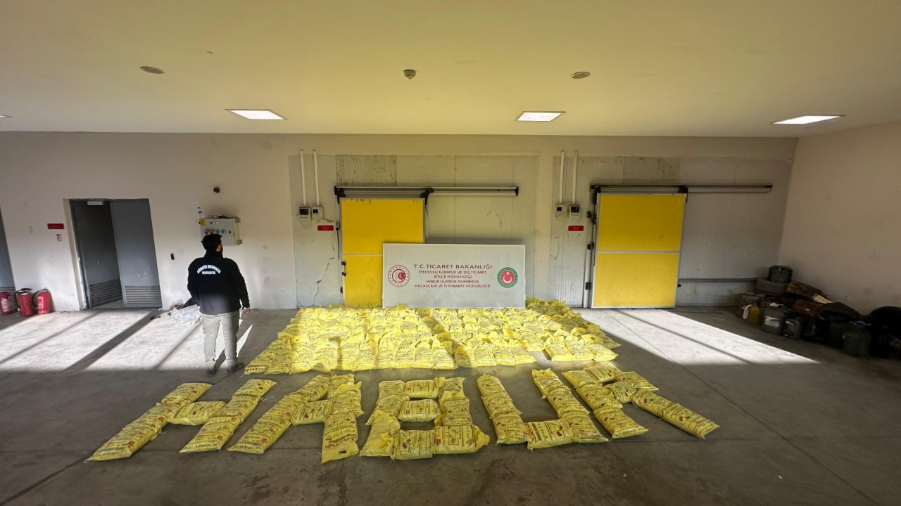 Ticaret Bakanlığı: Habur Gümrük Kapısı'nda 850 kilo eroin ele geçirildi; piyasa değeri 1.3 Milyar Türk Lirası