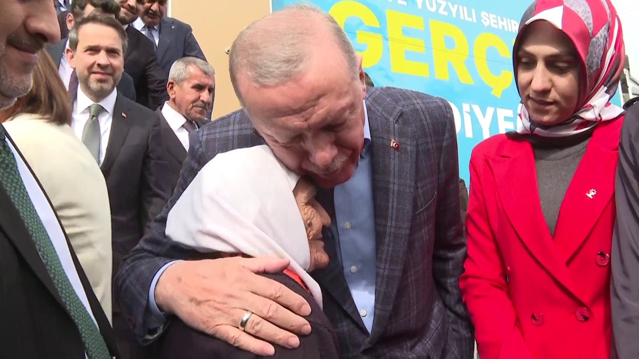Diyarbakırlı teyzeden Cumhurbaşkanı Erdoğan'a tam destek: "Sandıkları patlatacağız"