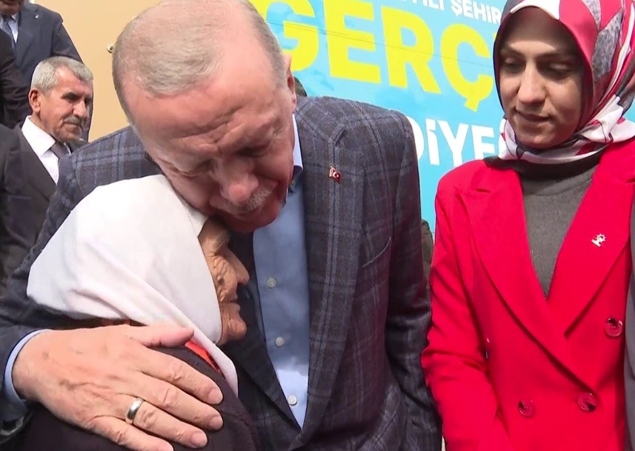 Diyarbakırlı teyzeden Cumhurbaşkanı Erdoğan'a tam destek: "Sandıkları patlatacağız"