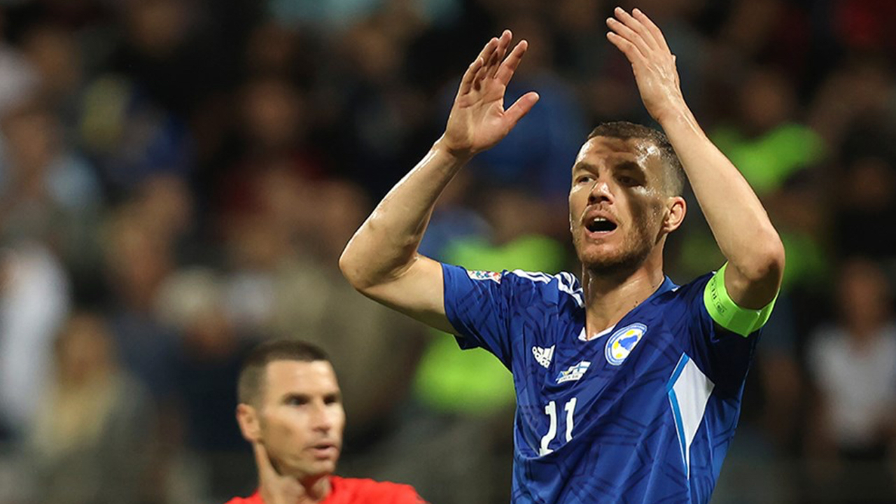EURO 2024 biletini kaçıran Bosna Hersek'te Edin Dzeko'nun kaderi belli oldu! Yıldız golcü kararını verdi