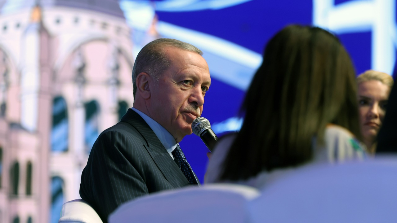 İstanbul'da gençlerle buluşan Cumhurbaşkanı Erdoğan, Ahmet Kaya'nın 'Şafak Türküsü' şarkısı çalınca duygulandı