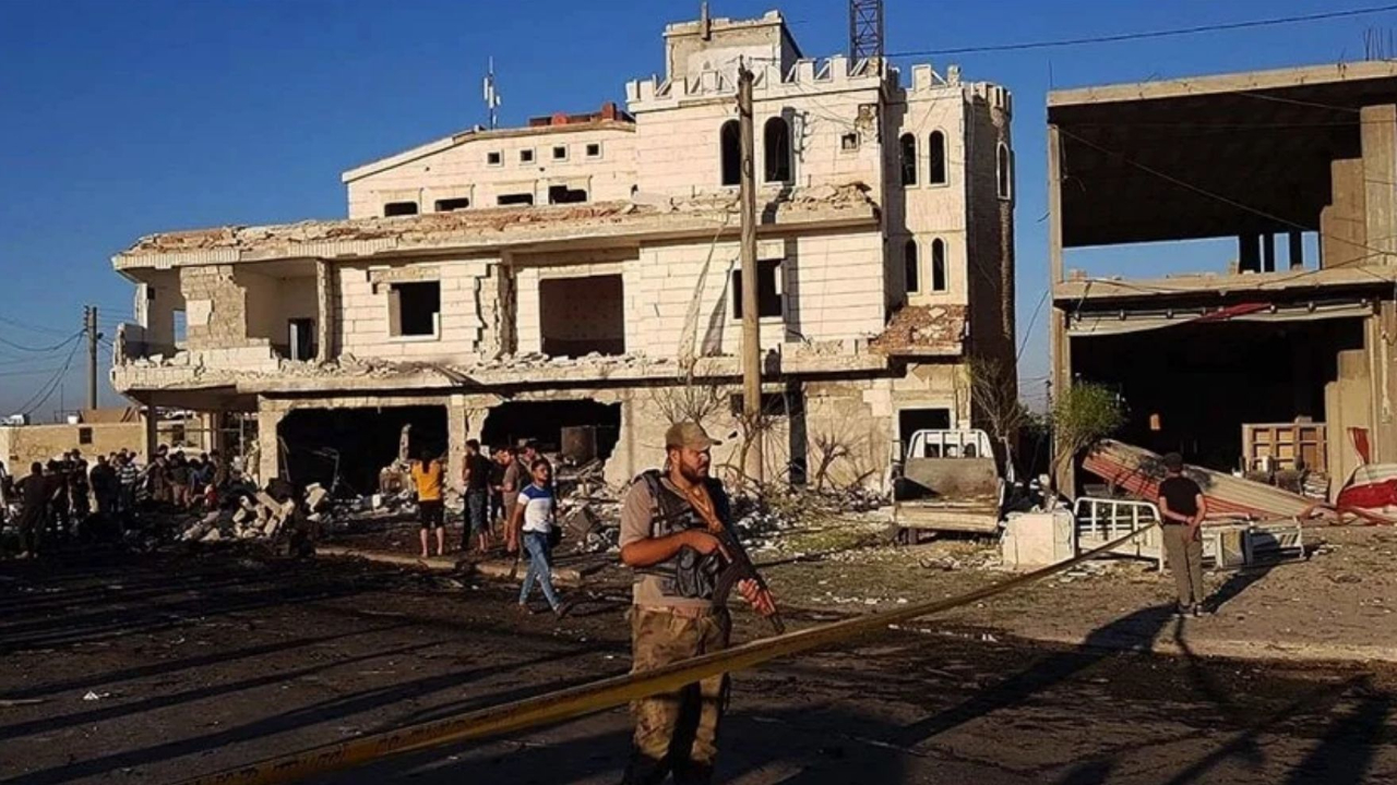 Suriye'nin Azez ilçesinde bombalı terör saldırısında 4 sivil öldü 20 sivil yaralandı