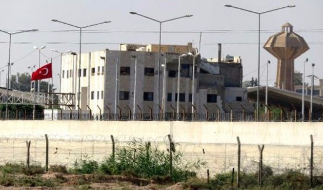 YPG'nin bez parçaları ile ABD bayrakları sınır kapılarından apar topar kaldırıldı!