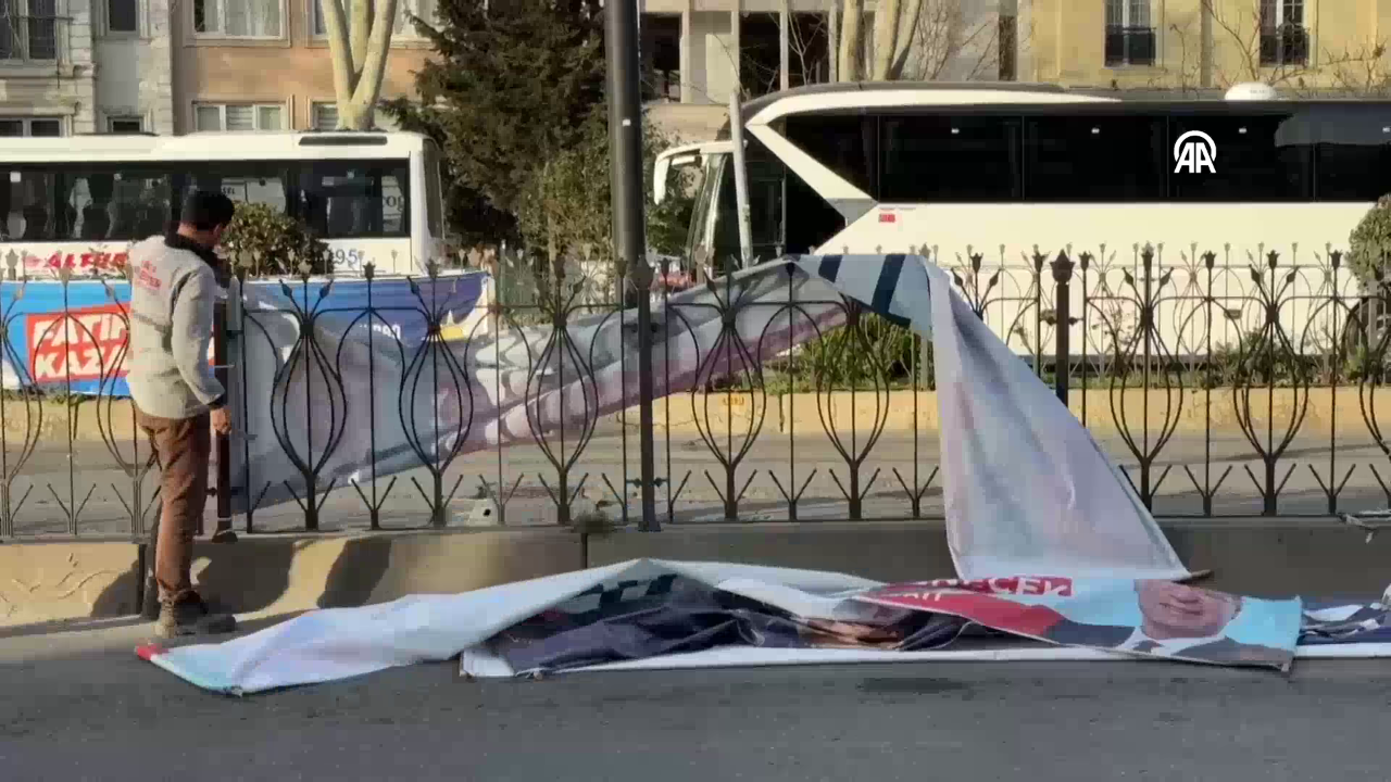 Siyasi partilerin pankart ve flamaları toplanmaya başlandı