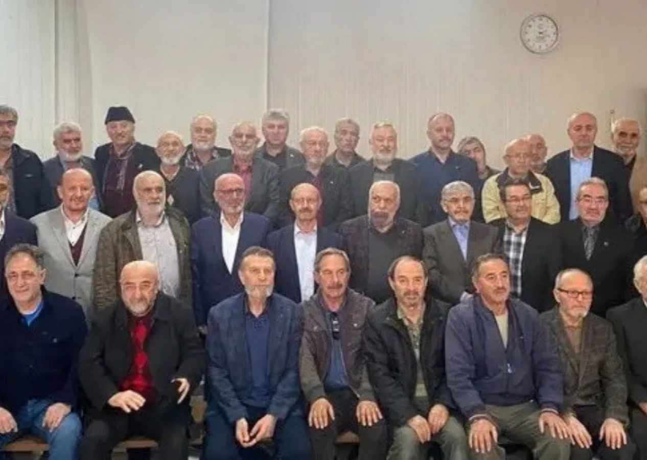 Necmettin Erbakan'ın dava arkadaşları destek verecekleri partiyi açıkladı: Erbakan hocamızın yolunun varisi Erdoğan'dır!