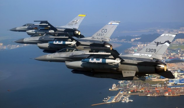 ABD'de F-16 uçağı düştü...