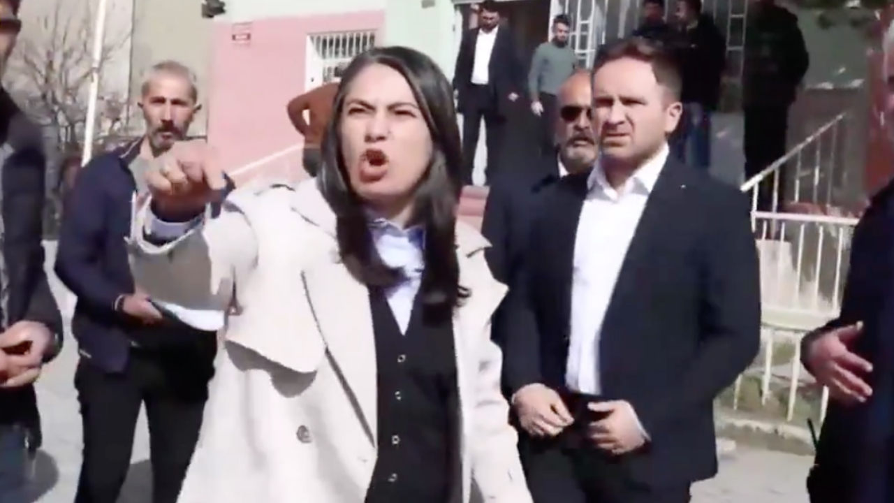 DEM Parti Ağrı belediye başkan adayı Hazal Aras, oy veren askerlere hakaretler savurdu!