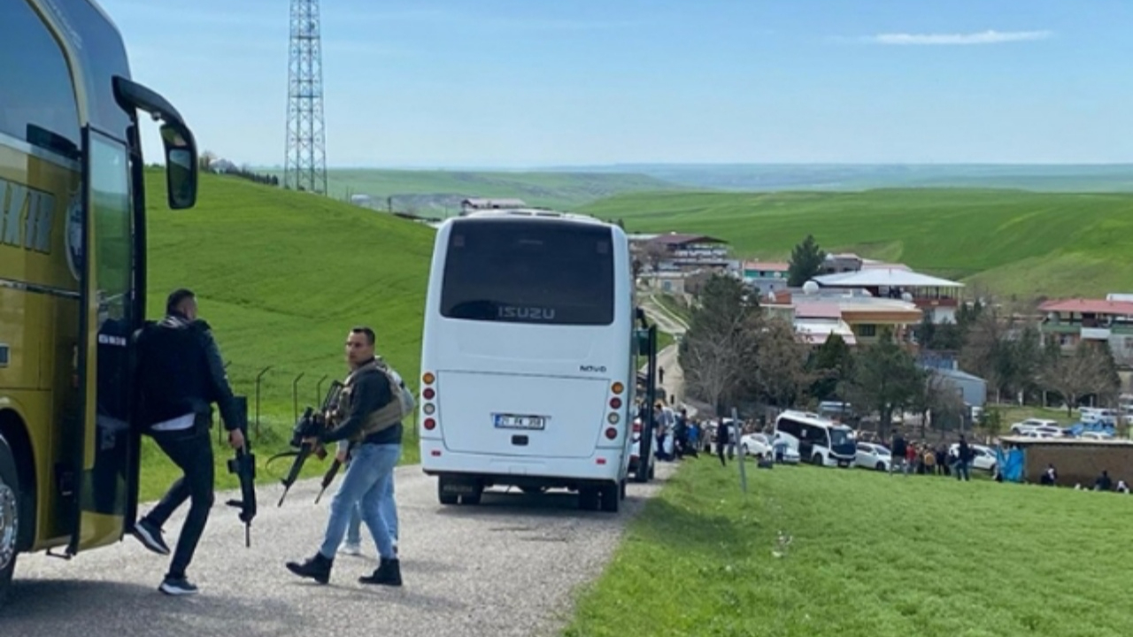 Seçime kan bulaştı! Diyarbakır'da oy verme sırasında çatışma çıktı! Ölü var