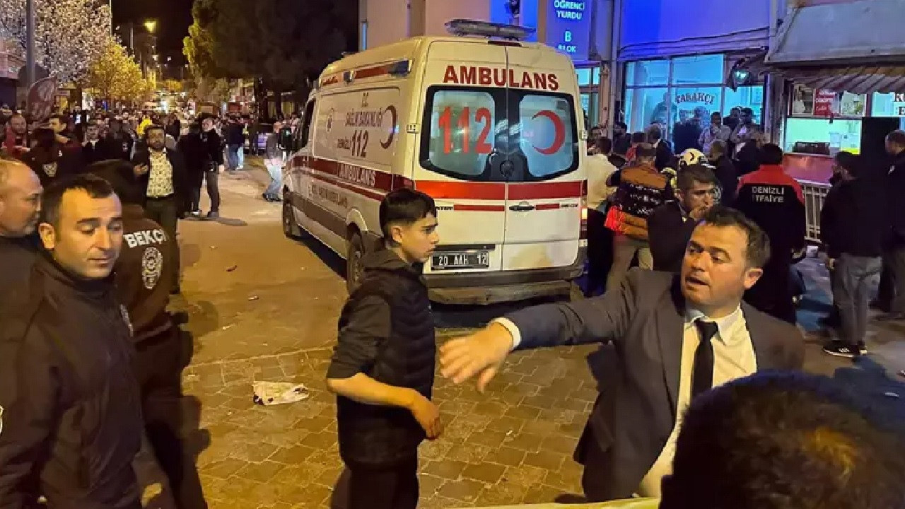 Denizli Tavas'ta CHP ilçe başkanlığı binasında kutlama sırasında balkon çöktü! 1'iağır 4 kişi yaralandı...