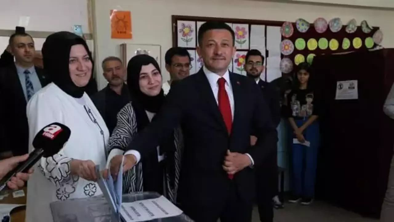 Hamza Dağ oy kullandığı sandıktan birinci çıktı!