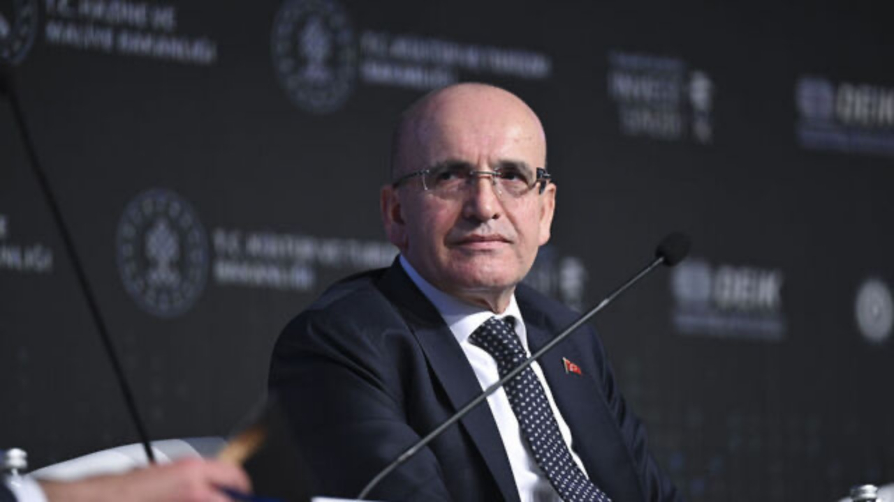Şimşek herkesin merak  ettiği açıklamayı yaptı