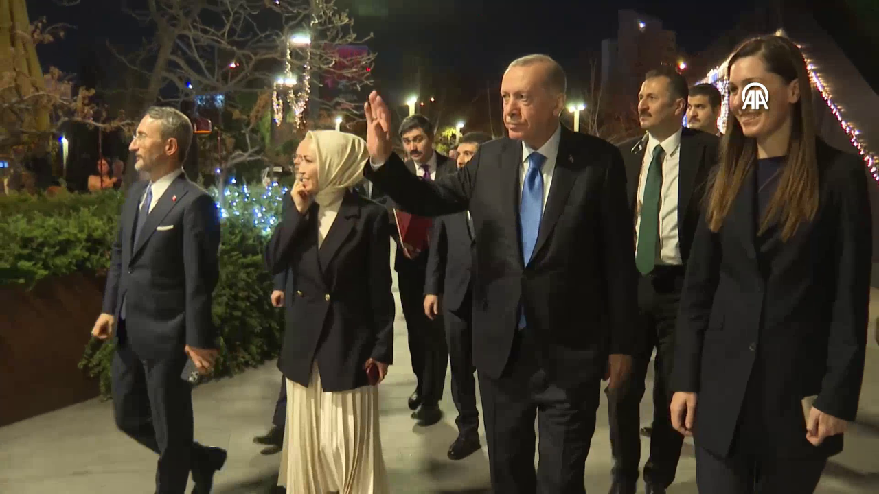 Cumhurbaşkanı Erdoğan gençlerle kafede bir araya geldi