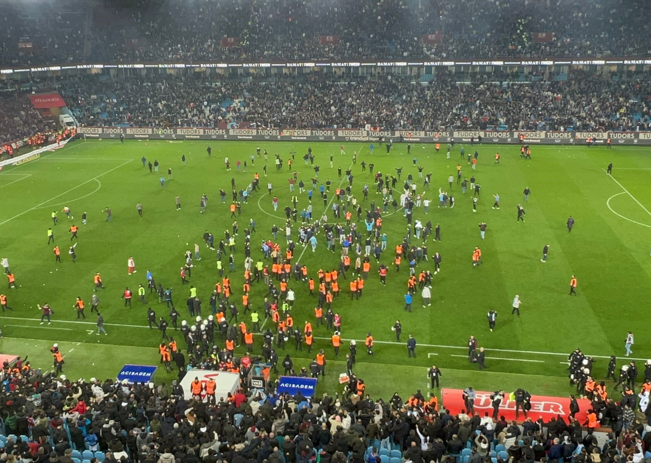 TFF, olaylı Trabzonspor - Fenerbahçe maçının cezalarını açıkladı!