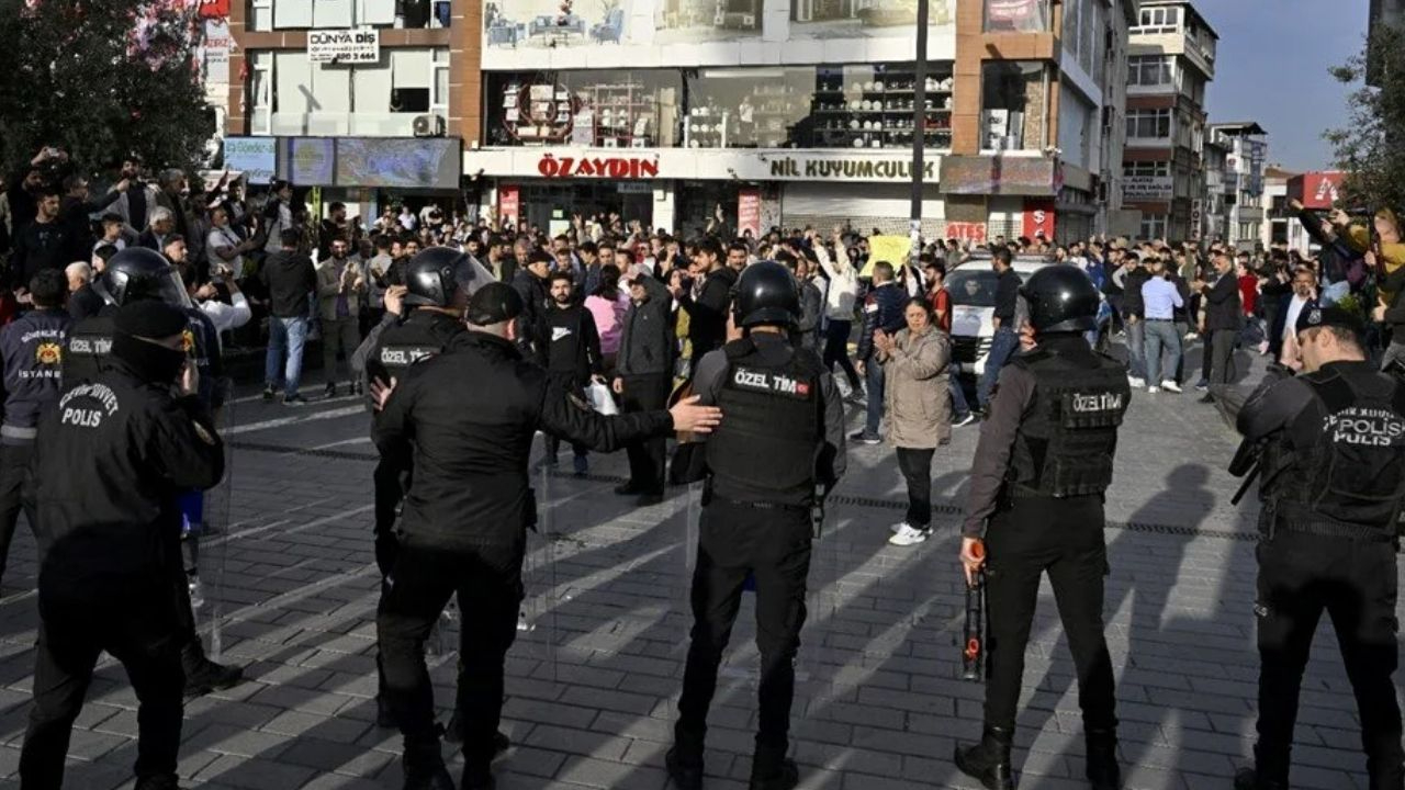 İstanbul Valiliği: Korsan gösteri yapan 132 kişi gözaltına alındı