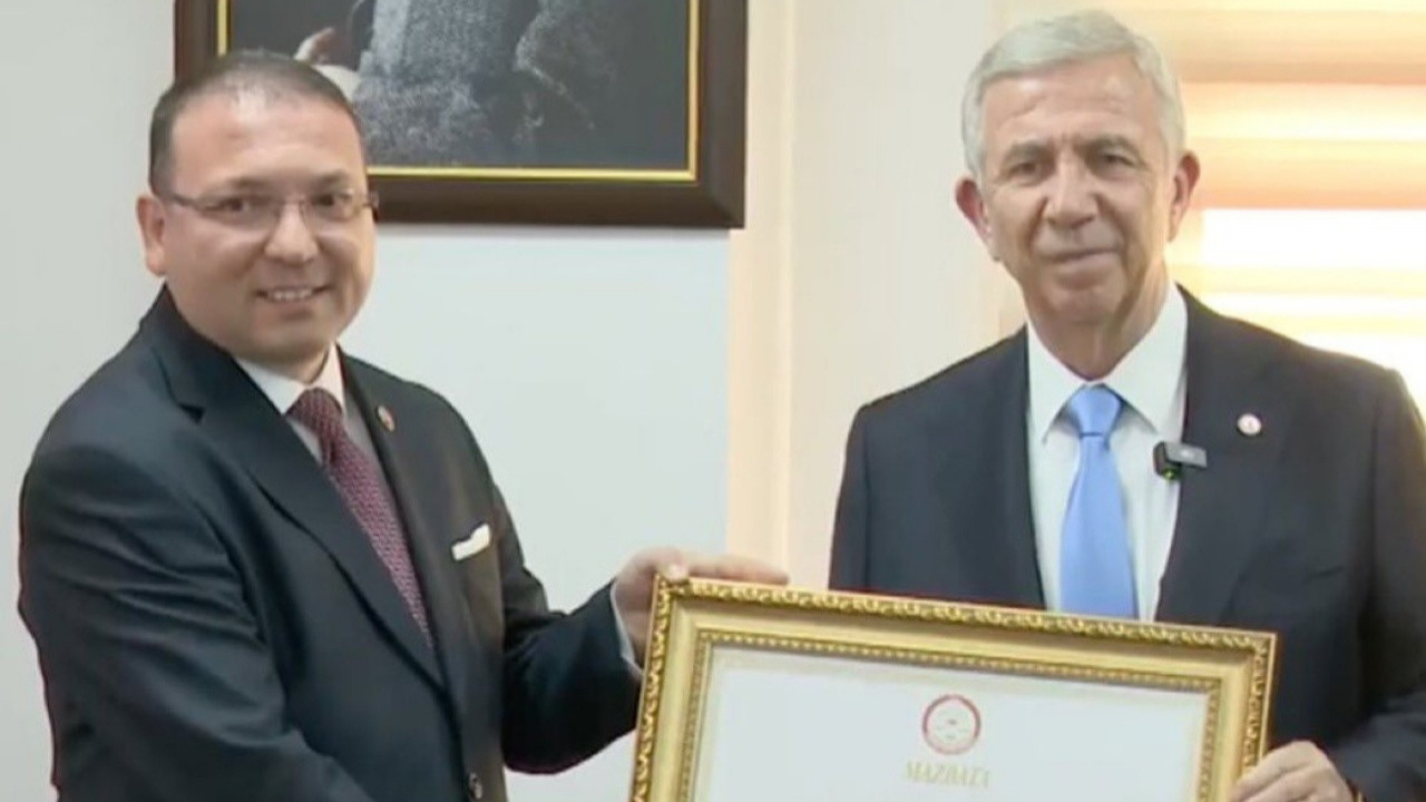 Ankara Büyükşehir Belediye Başkanı Mansur Yavaş mazbatasını aldı