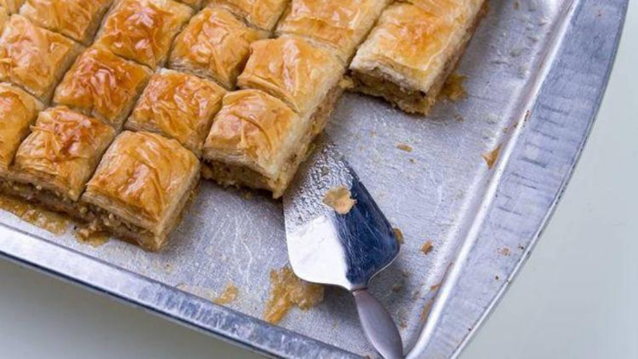 Ramazan Bayramı'nın vazgeçilmez lezzeti: Evde kolay cevizli baklava nasıl yapılır?