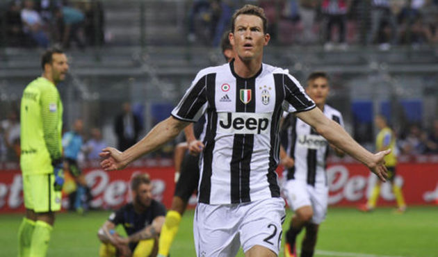Lichtsteiner'dan Beşiktaş'a kötü haber!