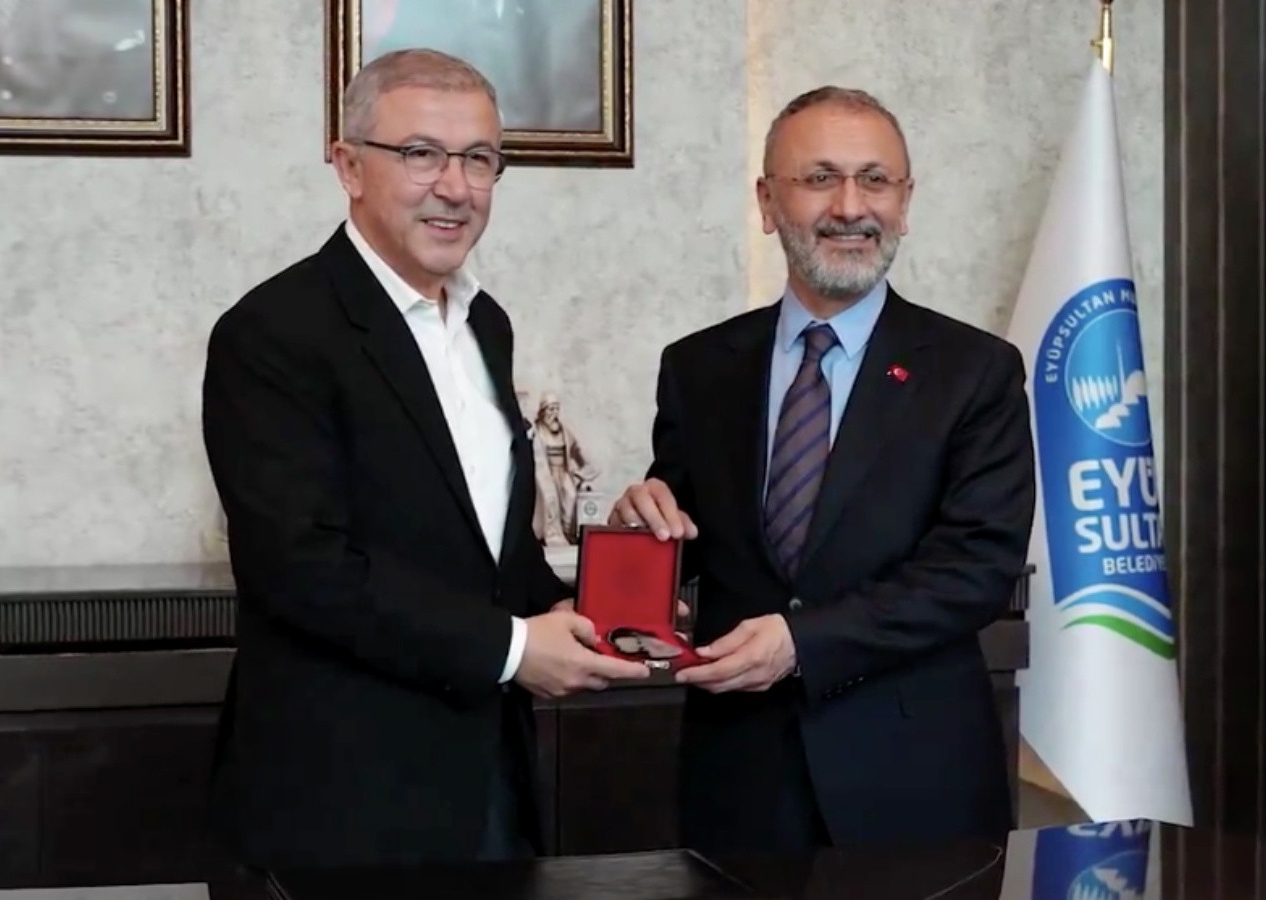 Eyüpsultan'da Türkiye'ye örnek olacak devir teslim! "Görevimi güvenli ellerden teslim alıyorum"