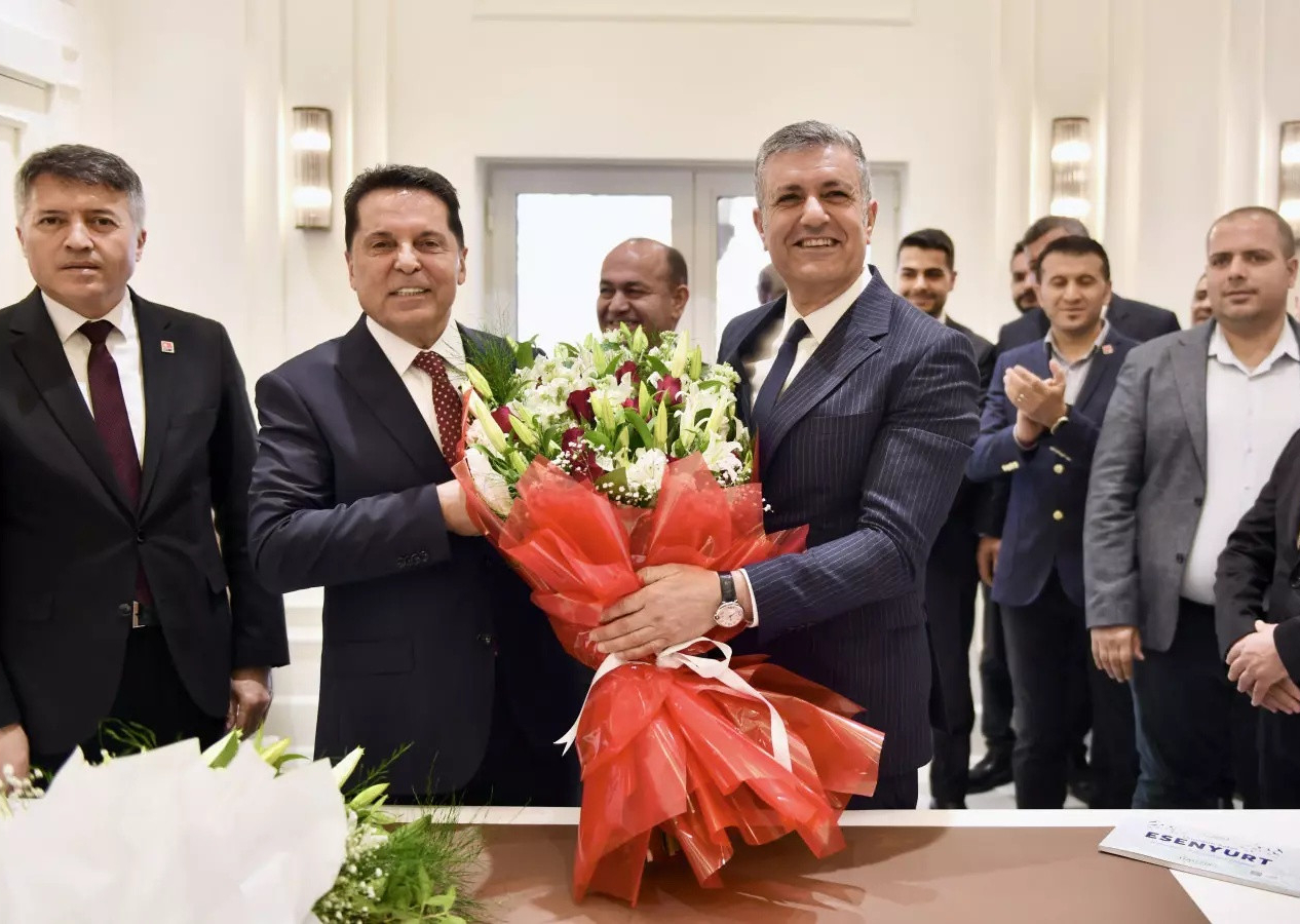 Seçimden önce 'Kimseyi işten çıkarmayacağım' diyen CHP'nin DEM'li adayı Ahmet Özer 550 işçiyi kovdu!