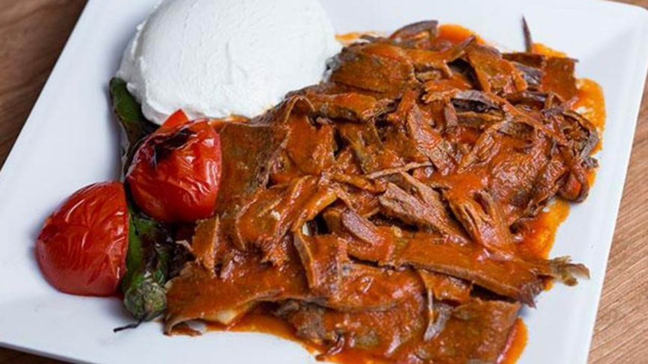 Evde iskender nasıl yapılır? İşte evde bol tereyağlı iskender tarifi...