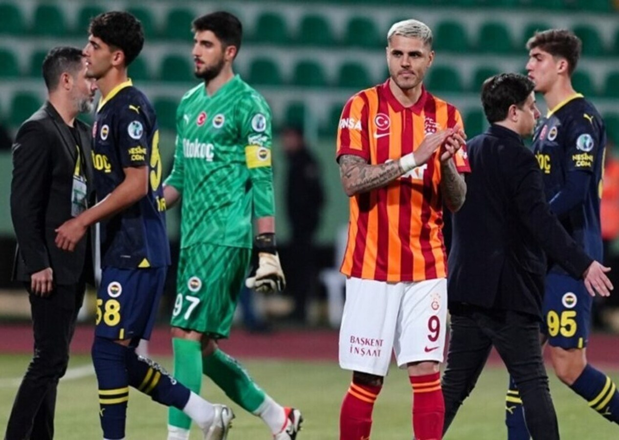 Fenerbahçe sahayı terk ederken Galatasaray'dan alkışlı tepki!