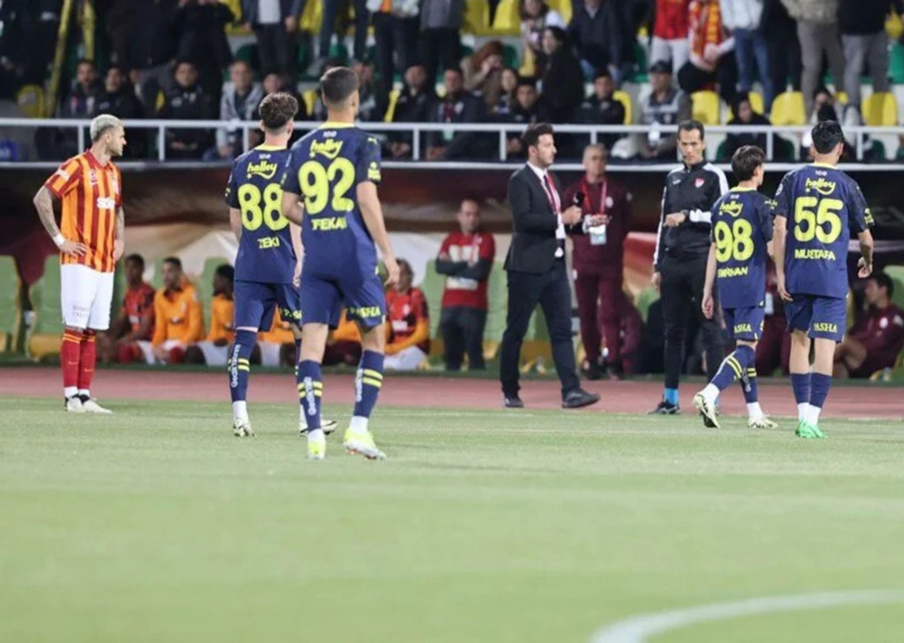 Süper Kupa maçından çekilen Fenerbahçe'den ilk açıklama geldi: Dik durmaya devam edeceğiz!