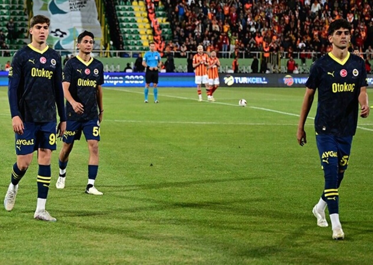 Galatasaray 1 - 0 Fenerbahçe | Hakem maçı tatil ilan etti