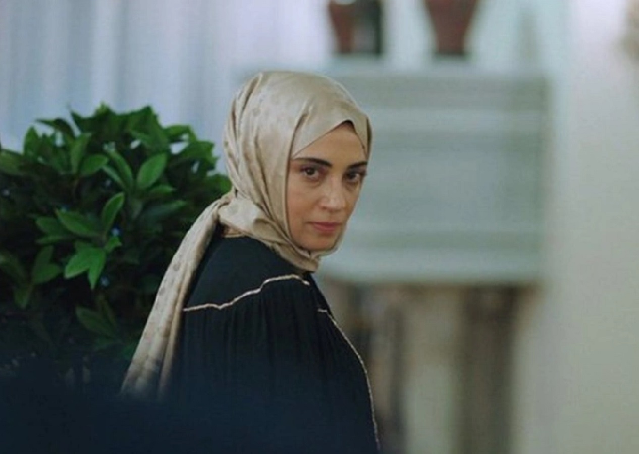 Kızılcık Şerbeti'nin Nursema'sı Ceren Karakoç cesur pozları ile yürekleri hoplattı!
