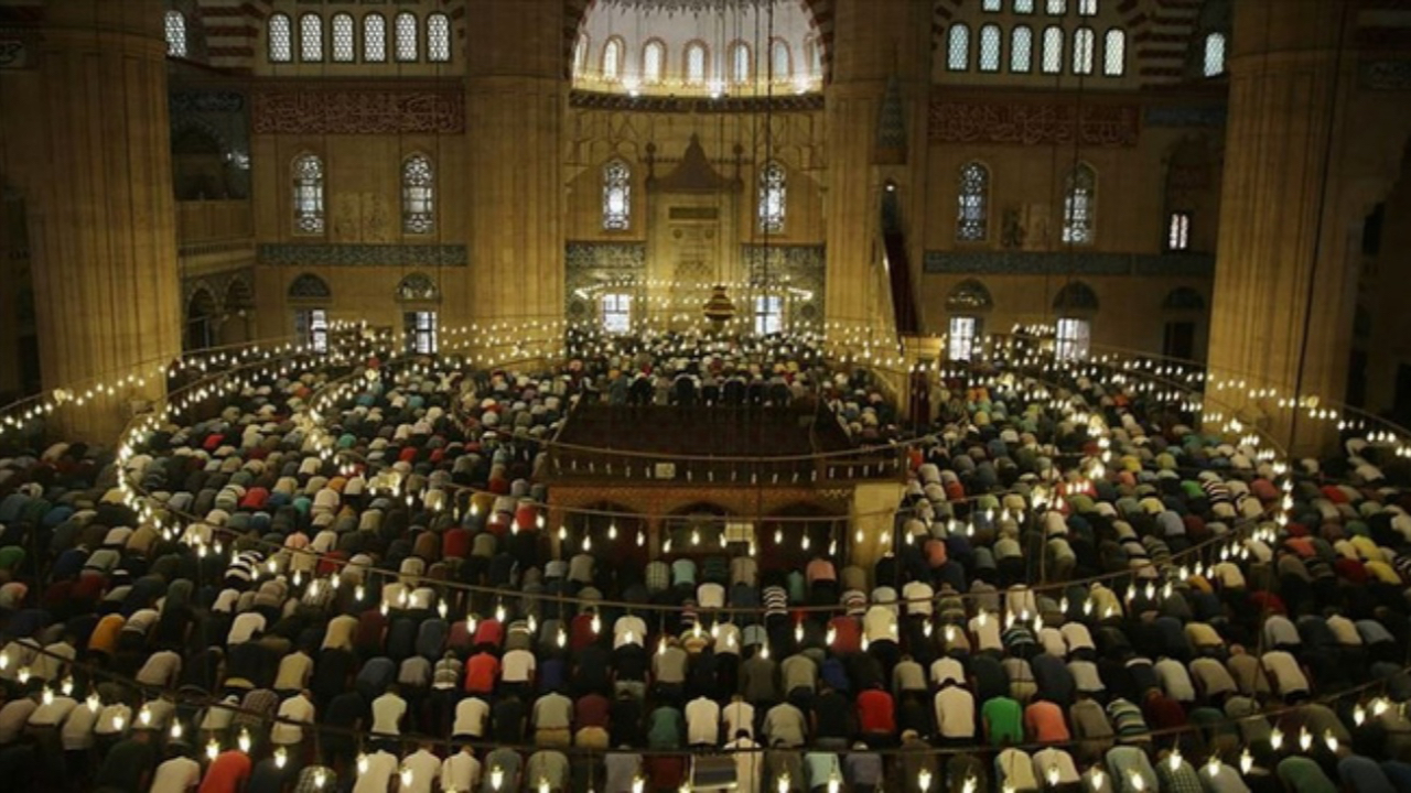 İstanbul'da bayram namazı saat kaçta kılınacak 2024! İşte İstanbul Ramazan Bayramı namaz saati...