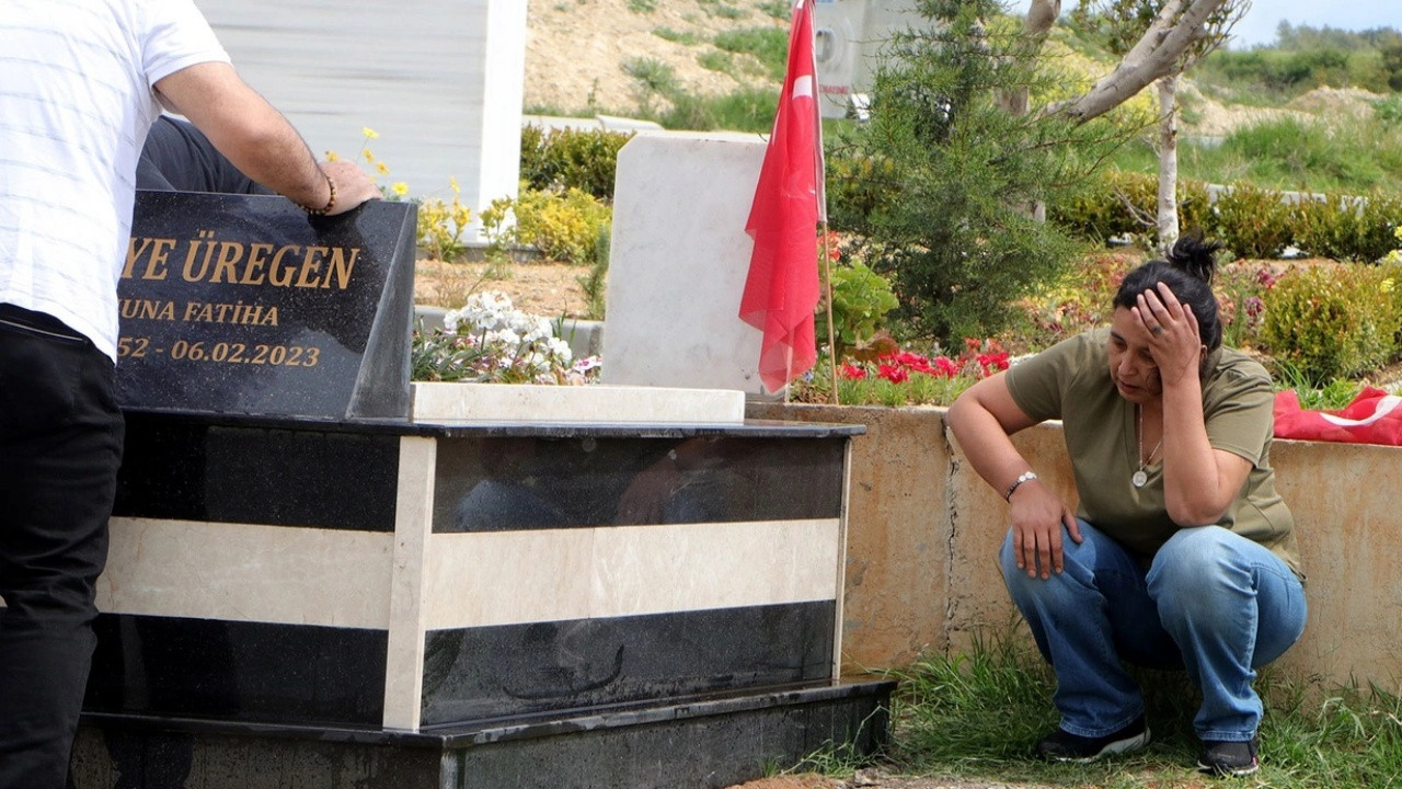 Adana'da bayram buruk geçiyor... Deprem şehitliğinde duygu dolu bayram ziyareti