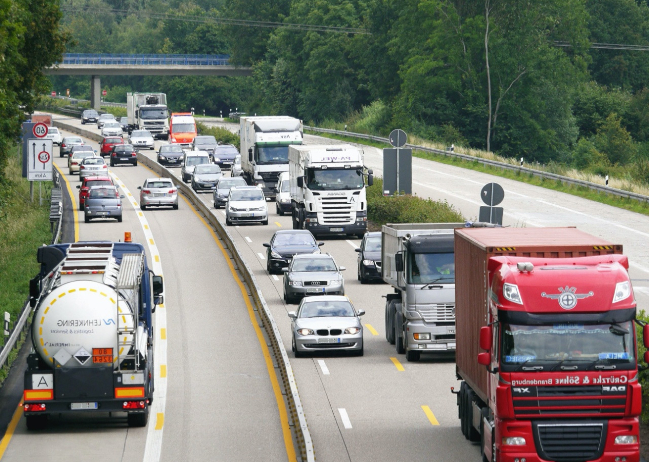 Pazar günü kamyon ve tankerlere trafik yasağı! Bakan Yerlikaya duyurdu...