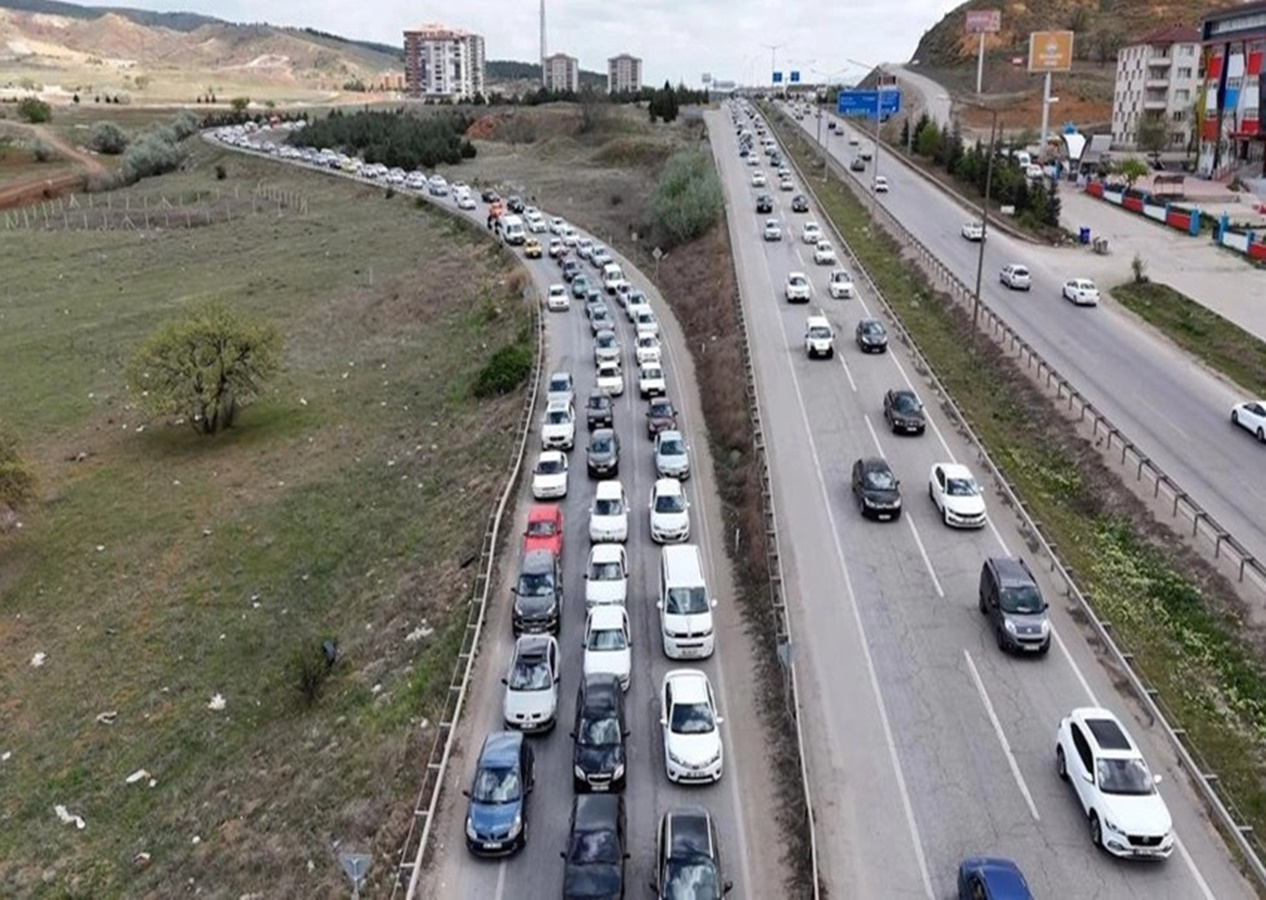 Otoyollarda bayram tatili dönüşü hareketliliği arttı! İşte son durum...