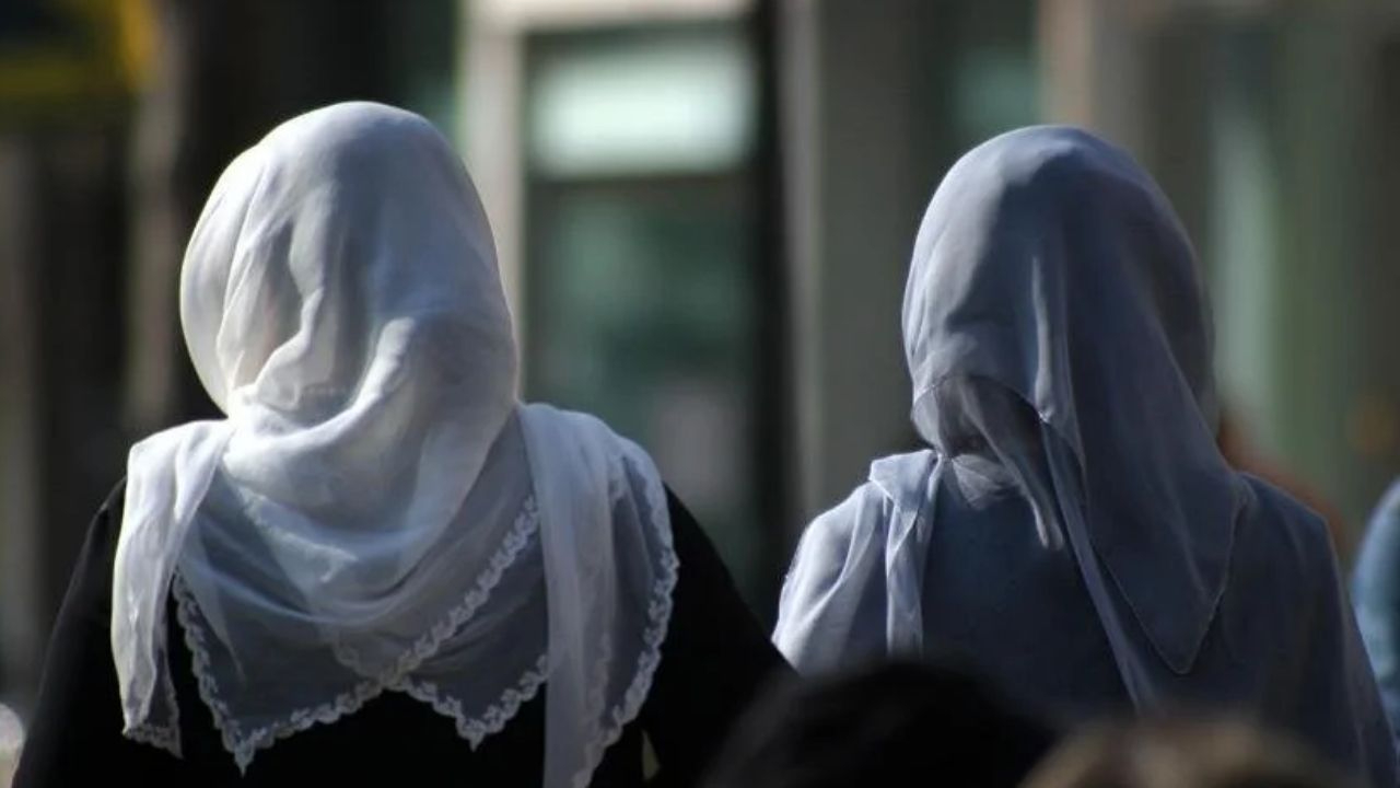 İsveç'te ayrımcılık sayıldı: Başörtülü olduğu için işinden olan kadın için karar verildi!