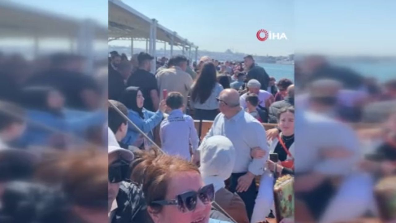 Üsküdar vapurunda yolcular arasında biber gazlı kavga: Ortalık bir anda karıştı