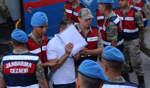 Avukat FETÖ'cülerden özür diledi, ortalık karıştı!