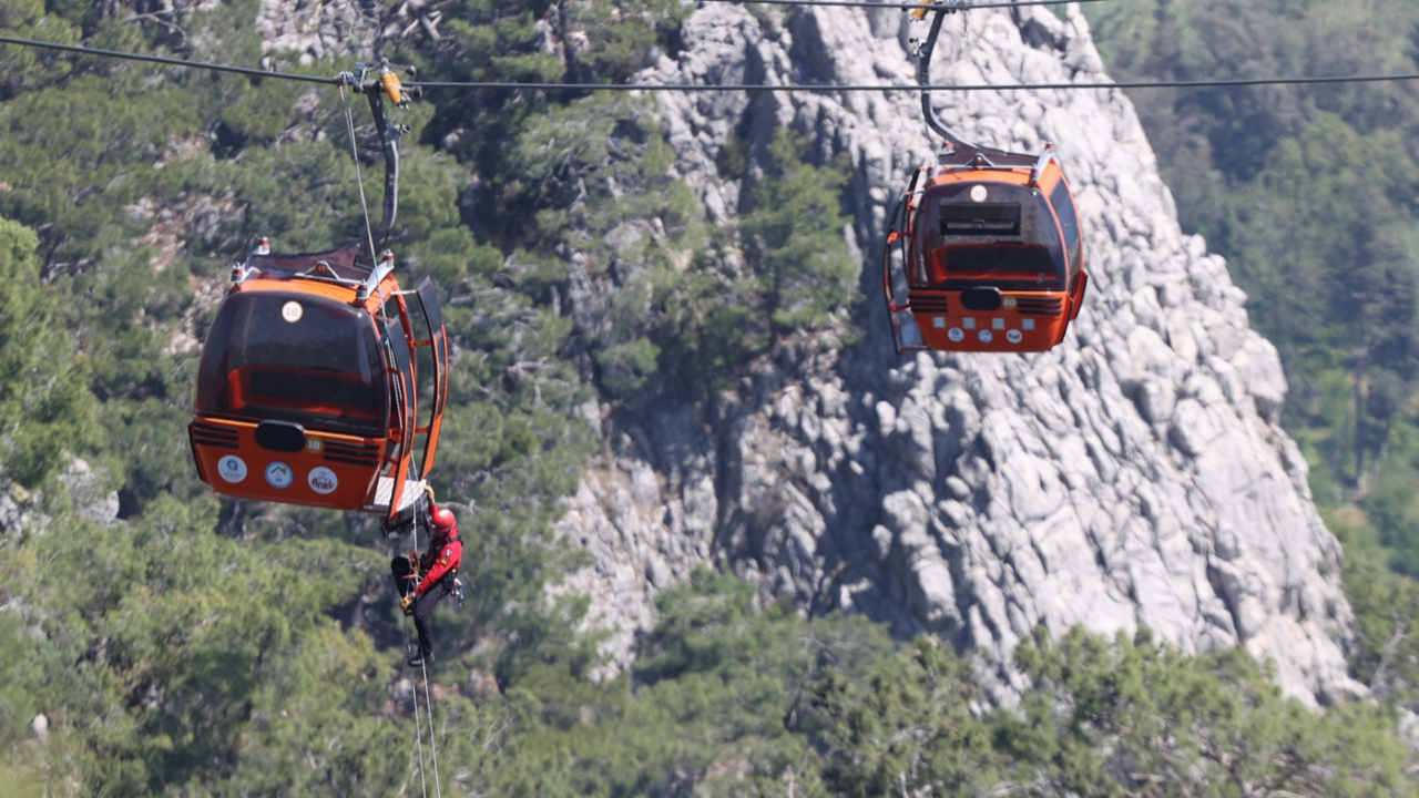 Antalya'daki teleferik faciası sonrası harekete geçildi! Bakan Tunç duyurdu: 13 şüpheli hakkında gözaltı kararı