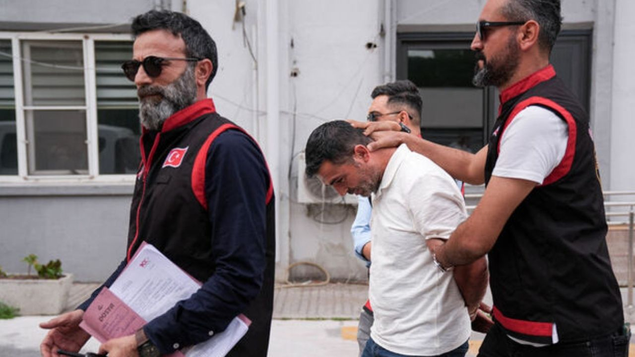 Kardeşini öldürdü havalimanında yakalandı