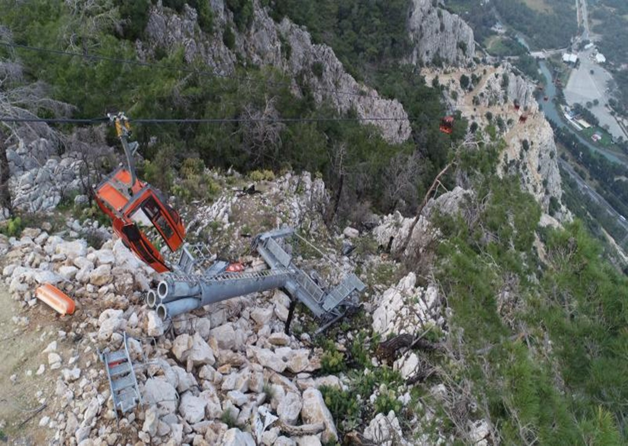 Antalya'daki teleferik kazasının enkazı havadan görüntülendi