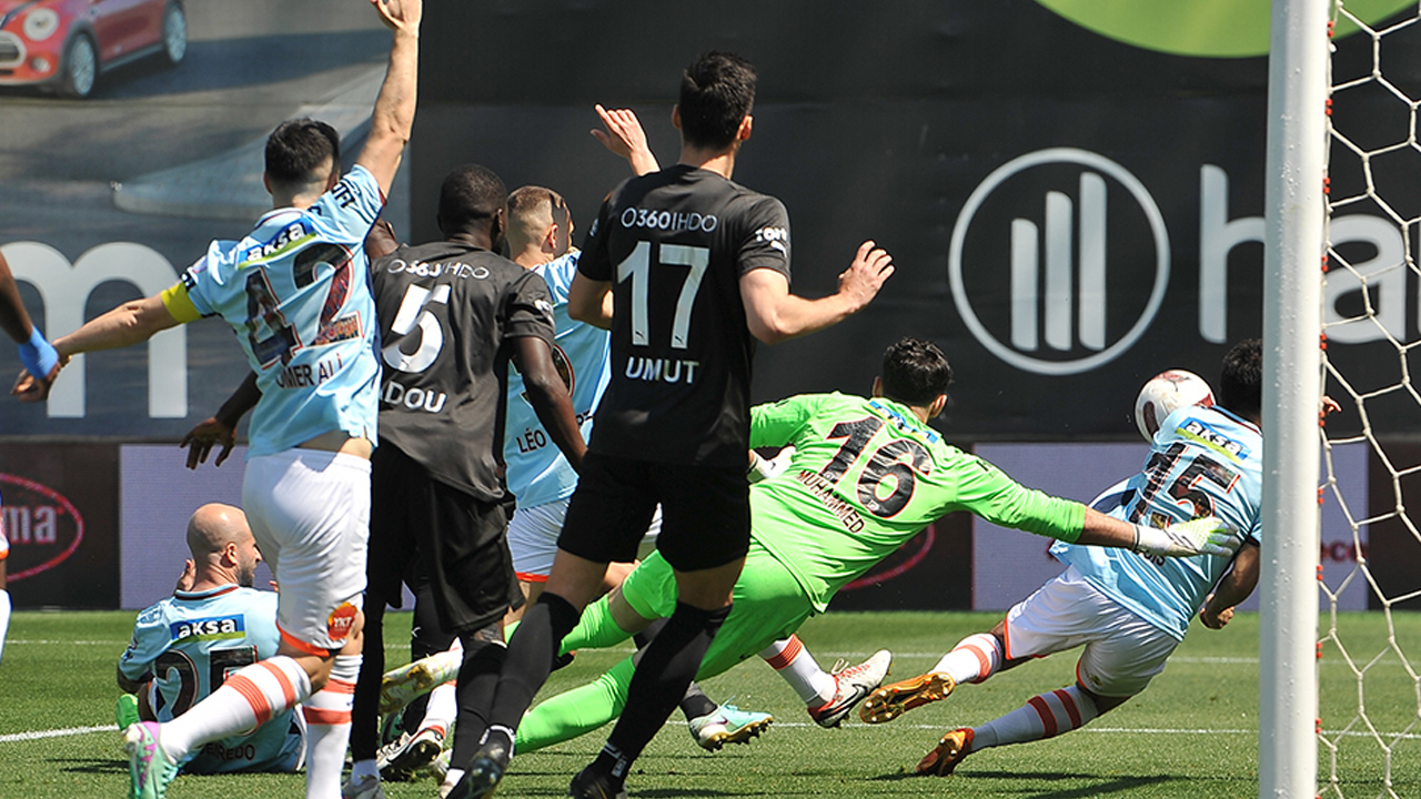 Pelkas Başakşehir'e puanı getirdi, Pendikspor'u ateşe attı