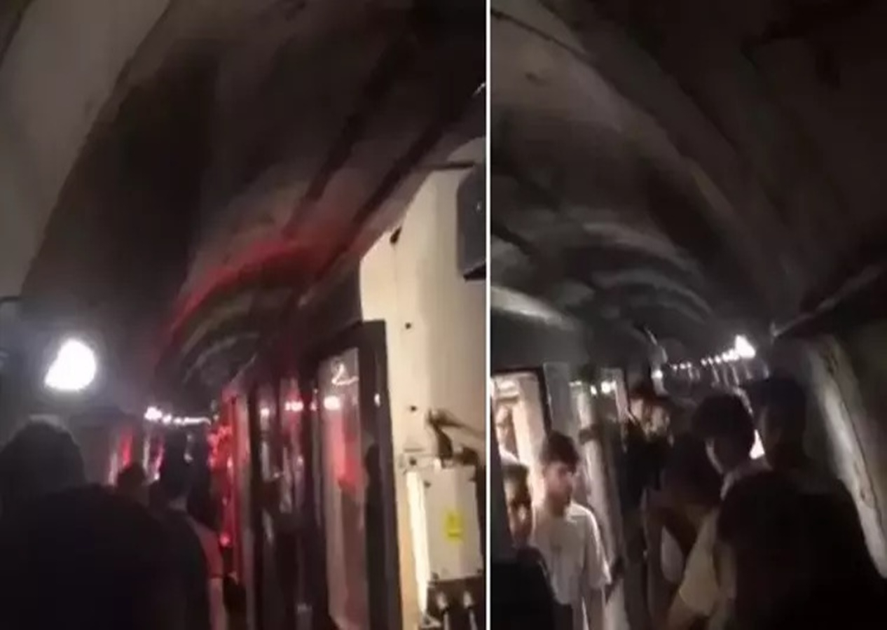Metro arızalandı yolcular raylarda yürümek zorunda kaldı