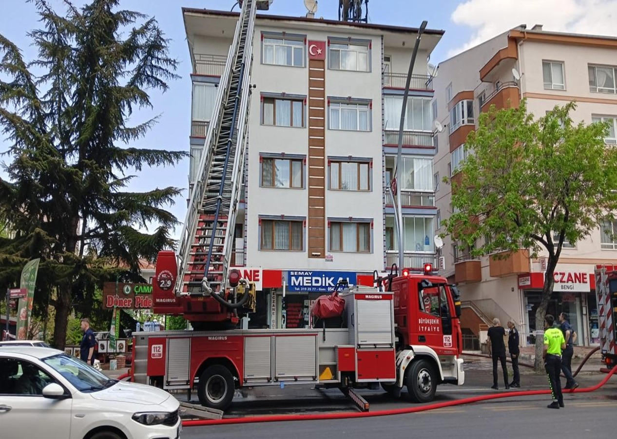 Ankara'da 4 katlı binada yangın