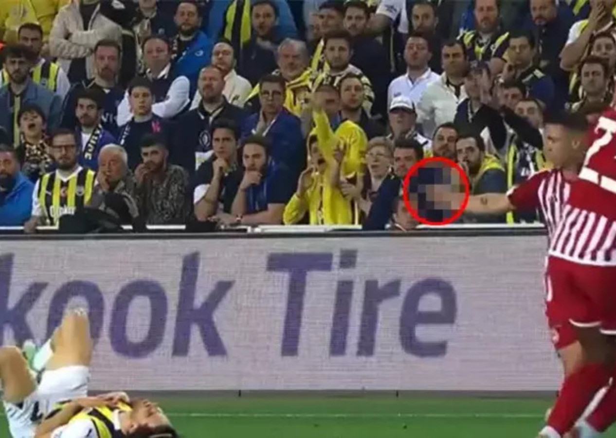 Olympiakoslu oyuncudan Ferdi Kadıoğlu'na skandal hareket! Hakem görmezden geldi...