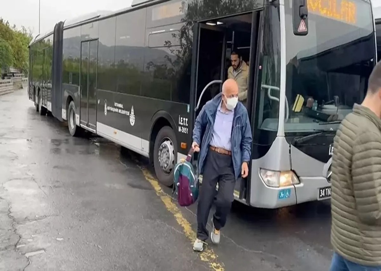 Metrobüs 15 Temmuz Şehitler Köprüsü girişinde arızalandı