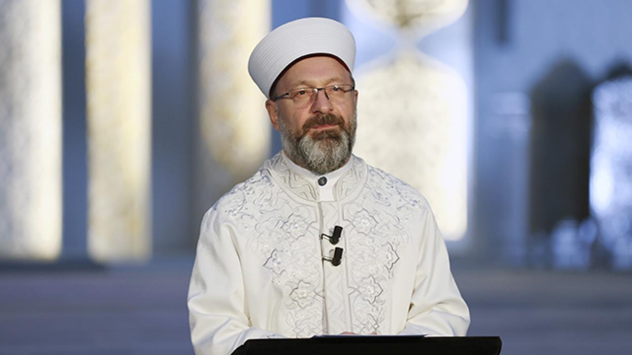 Diyanet İşleri Başkanı Erbaş açıkladı! Tüm okullara kitap seti hazırlandı