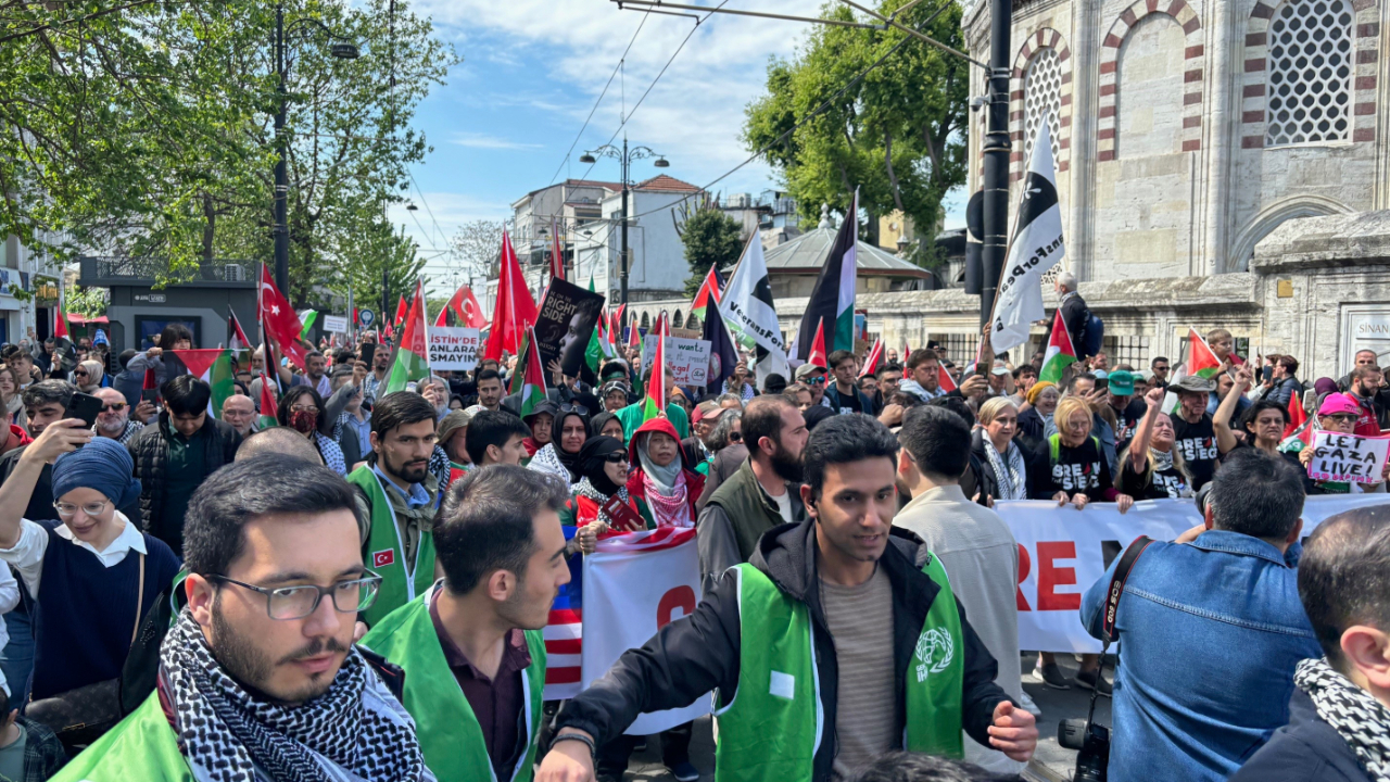 Fatih’te binlerce kişi Filistin’e destek için yürüdü