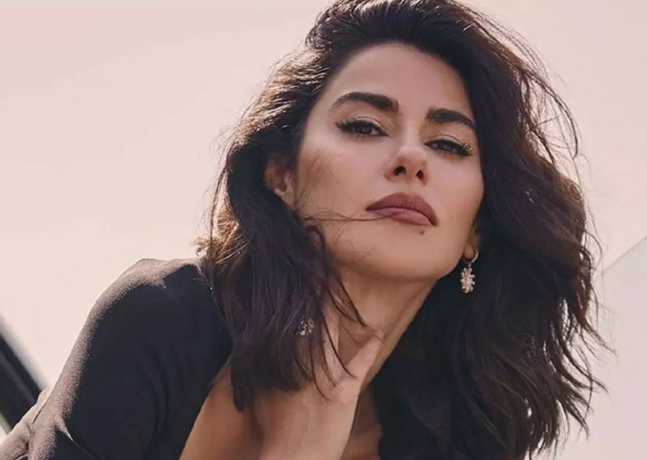 Nesrin Cavadzade'den bikinili poz! Zayıflığını görenler hayran kaldı...
