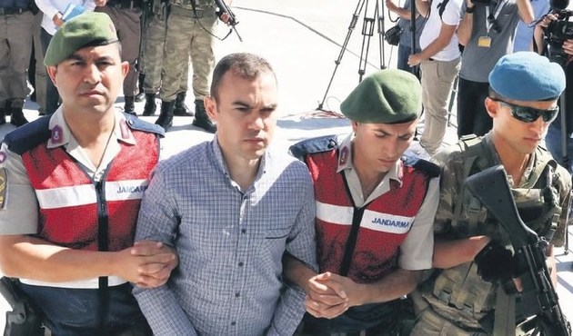 Darbeci yüzbaşı telsiz konuşmalarını bile inkar etti...
