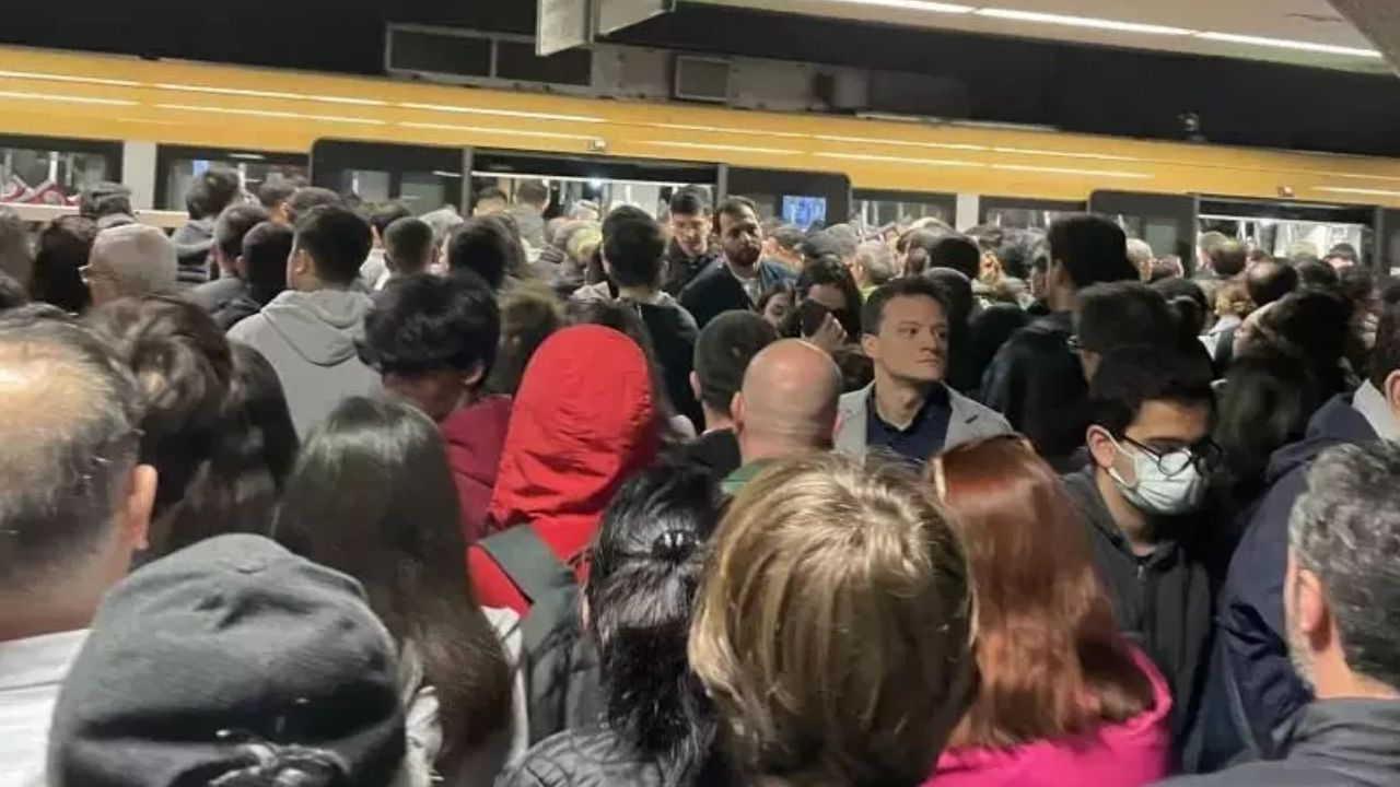 İstanbul'da metro çilesi! 16 saattir seferler yapılamıyor