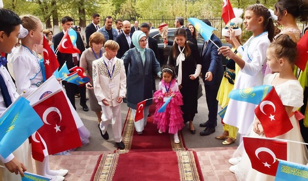 Emine Erdoğan, Astana Çocuk Evi ve Yetimhanesini ziyaret etti
