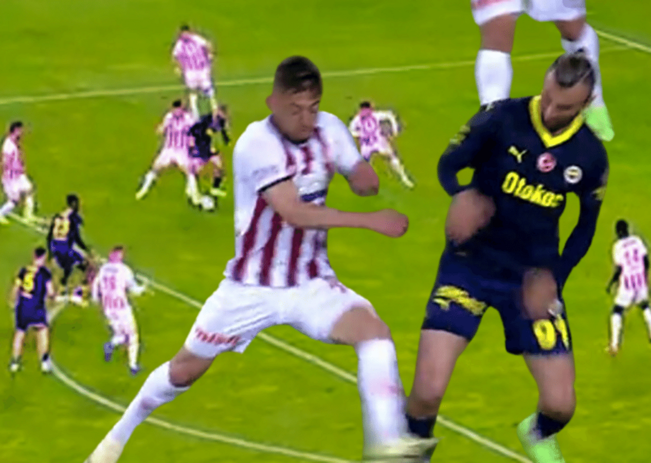 Fenerbahçe penaltı bekledi, hakem hayır dedi! Tartışma yaratan olay pozisyona olay değerlendirme...